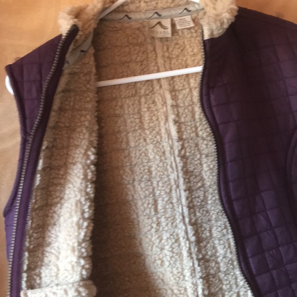 Tsunami plum nylon and fleece vest size M - Picture 4 of 7